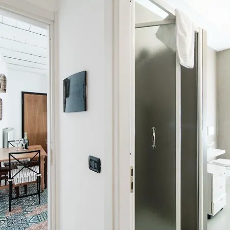 Orange - The House Of Travelers Apartment